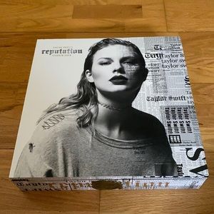 Taylor Swift - VIP Reputation Tour Box